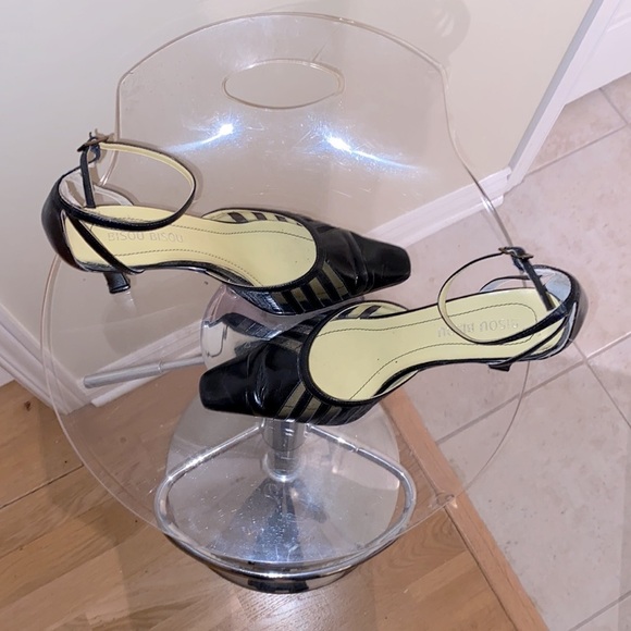 Bisou Bisou  heels, black, nylon mesh inserts / ankle straps w/ buckles 🖤🖤 - Picture 5 of 8